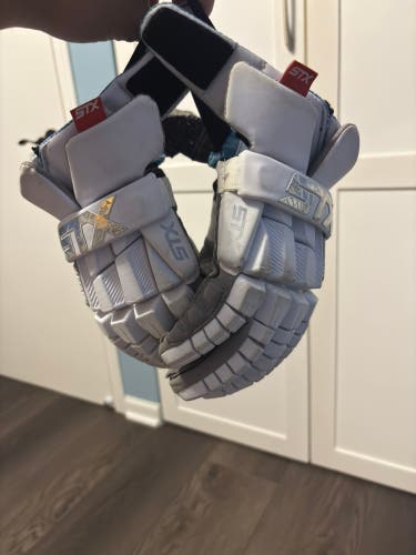 STX Surgeon RZR2 Lacrosse Gloves Medium (Used)