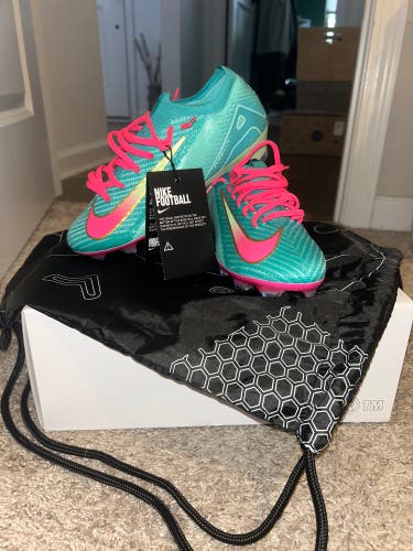 Women's Size M 6.0 (W 7.0) Nike Mercurial Superfly Cleats (New)