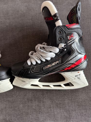 Bauer Vapor 2X Hockey Skates Size 6 (New)