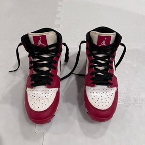 Red Unisex 4Y (Big Kids / Youth) Youth Jordan Cleats (Used)