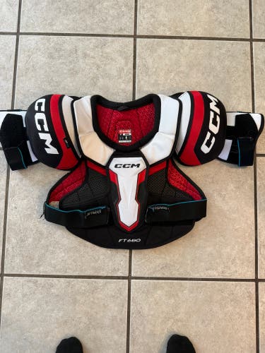 Men's Medium Senior CCM JetSpeed FT680 Shoulder Pads (Used)
