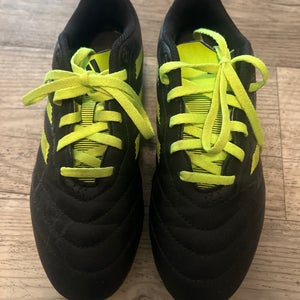 Kids 4Y (Big Kids / Youth) Adidas Cleats (Used)