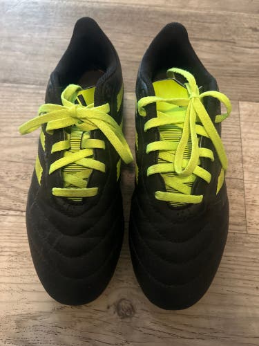 Kids 4Y (Big Kids / Youth) Adidas Cleats (Used)