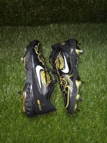 Nike Alpha Huarache Elite 3 size 8