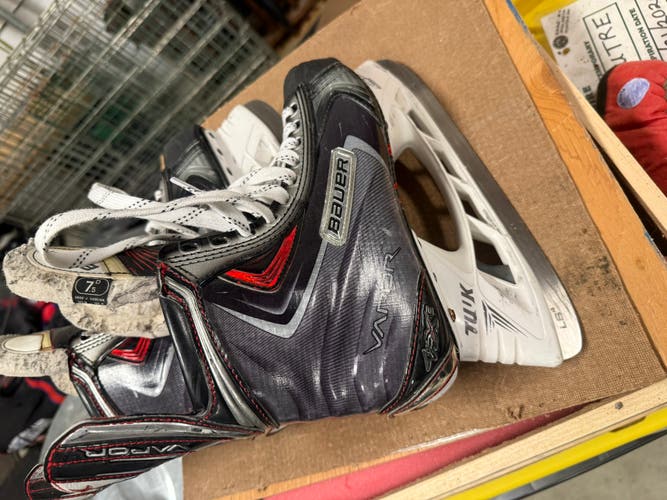 Bauer Vapor APX2 Hockey Skates 7.5 (Used)