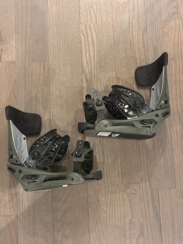 Medium Burton Malavita EST Snowboard Bindings (Used)