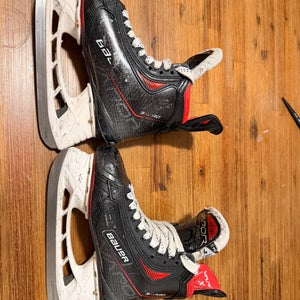 Bauer Vapor 3X Pro Hockey Skates Size 4 Fit 2 (Used)