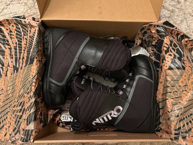 Women's Size M 4.5 (W 5.5) Nitro Fader Snowboard Boots All Mountain (New)
