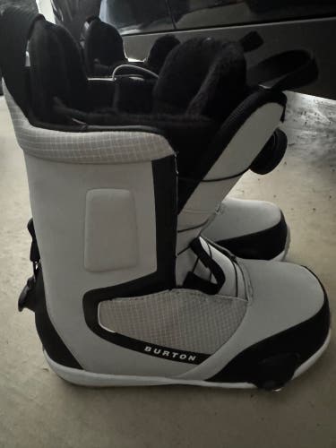Size M 5.5 (W 6.5) Burton highshot step on Snowboard Boots (Used)