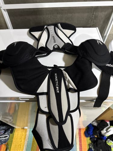 Men's Large Junior Reebok Kinetic Fit 16K Shoulder Pads (Used)