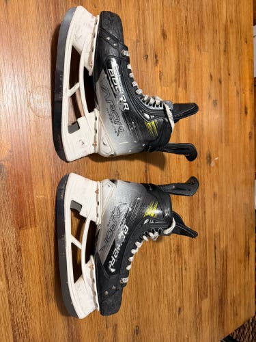 Bauer Vapor Hyperlite 2 Hockey Skates Size 6.5 Fit 1
