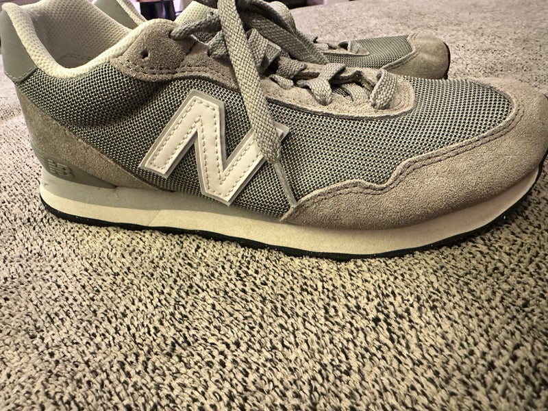 New Balance 515 grey and white sneakers women’s 9, men’s 7