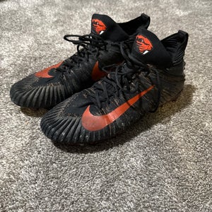 Oregon State Issued Men's Size M 12.0 (W 13.0) Nike Alpha Menace Elite 3 Mid Top Molded Cleats (Used