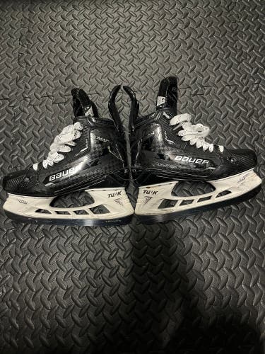 2022 Bauer Supreme Mach Hockey Skates Wide Width 6.5 (Used)