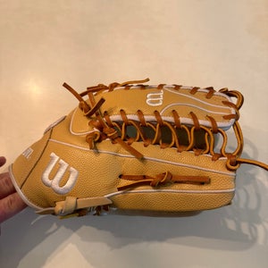 2025 Wilson A2000 RH Outfield Baseball Glove 12.75" (New)
