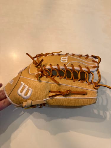 2025 Wilson A2000 RH Outfield Baseball Glove 12.75" (New)