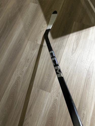Senior CCM JetSpeed FT8 Pro Right Handed Hockey Stick P28 75 Flex (Used)