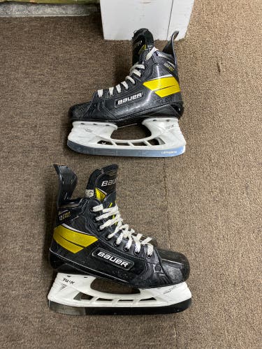 Bauer Supreme Ultrasonic Hockey Skates Regular Width Size 4.5
