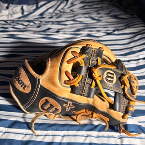 2023 Wilson A2000 Custom RH Infield Baseball Glove 11.5" (Like New)