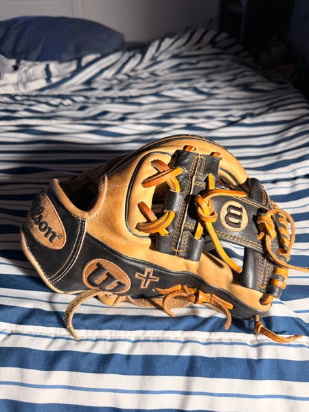 2023 Wilson A2000 Custom RH Infield Baseball Glove 11.5" (Like New)