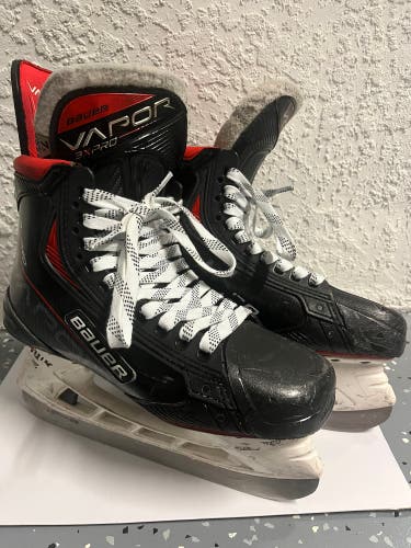 2021 Bauer Vapor 3X Pro Hockey Skates 7.5 (Used)