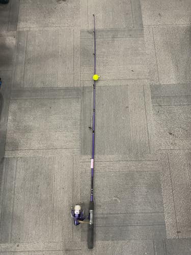 Used Zebco SLINGSHOT SPINNING REEL Rod and Reel Combo 11614-S000229224