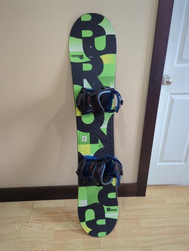 Burton snowboard 137cm with Burton bindings S fit 5-8