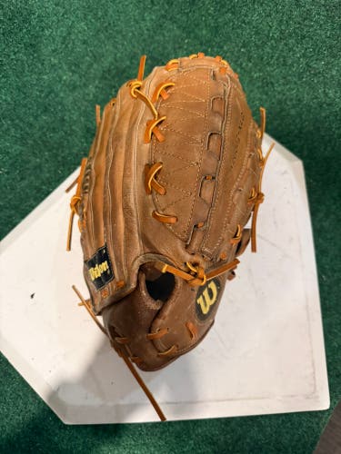 Wilson A2000 RH Outfield Baseball Glove 12.5" (Used)
