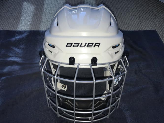Bauer Re-Akt 55 Helmet+Cage combo (Medium, New, Never used!)