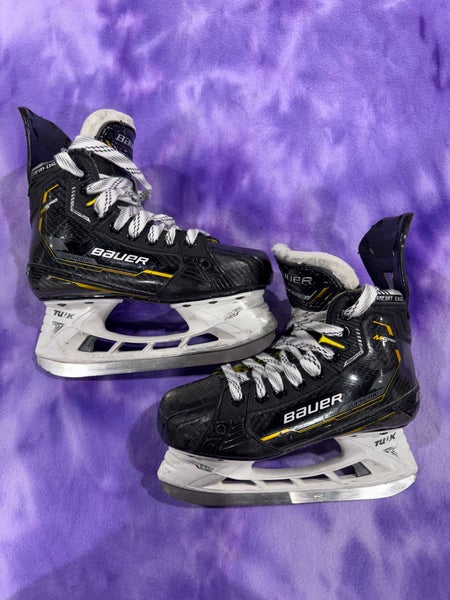Junior Bauer Supreme M5 Pro Hockey Skates Extra Wide Width Size 2.5 (Used)