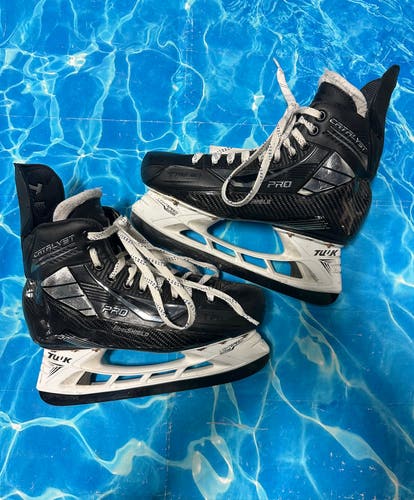 Senior True Catalyst Pro Hockey Skates 8 (Used)