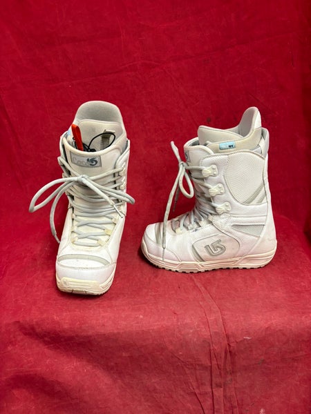 Snowboard Boots: Women's Size M 7.0 (W 8.0) Burton Snowboard Boots (Used)