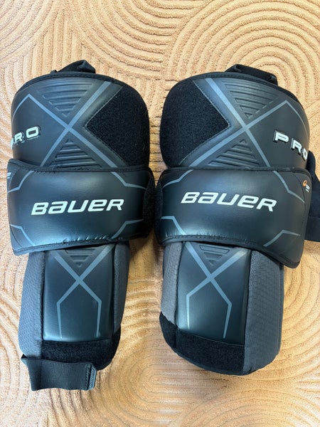 Senior Bauer Pro Knee Pads (Used)