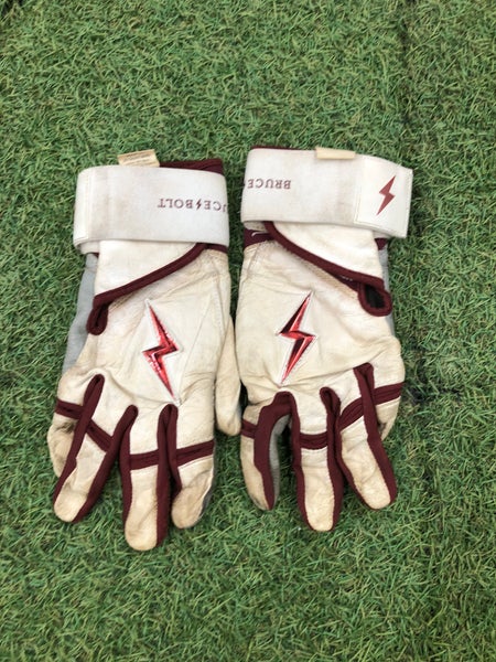 White Aduilt Medium Bruce Bolt Batting Gloves (Used)