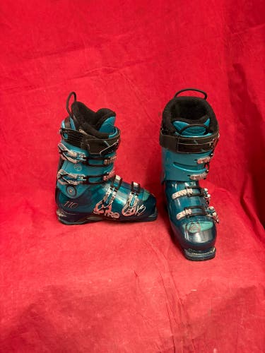 Ski Boots: Mondo 24 & 24.5 Women's K2 Ski Boots Medium Flex (Used)