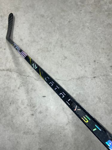 70 Flex P28M Senior True Catalyst 9x3 Right Hand Hockey Stick Pro Stock (New)