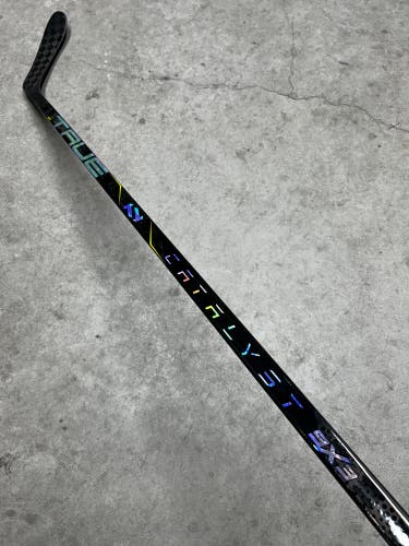 70 Flex P28 Senior True Catalyst 9x3 Right Hand Hockey Stick Pro Stock (New)