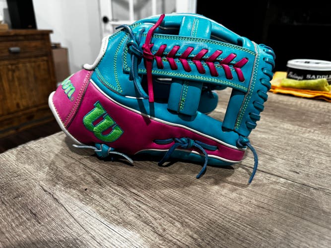 Wilson A2000 RH Baseball Glove 11.75" (Used)