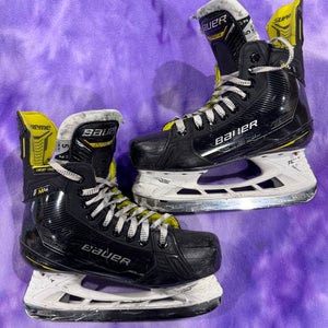 Intermediate Bauer Supreme M4 Hockey Skates Size 5 (Used)