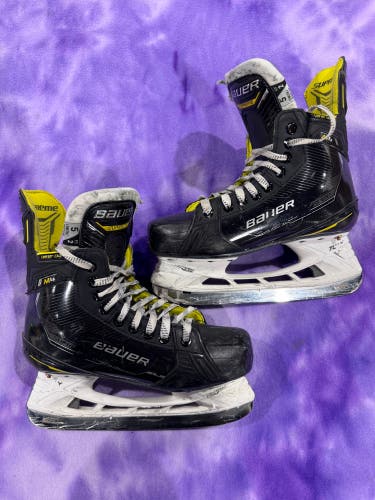 Intermediate Bauer Supreme M4 Hockey Skates Size 5 (Used)