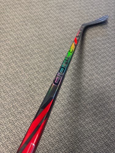 Intermediate Red Bauer Nexus Tracer Right Handed Hockey Stick P28 65 Flex (New)