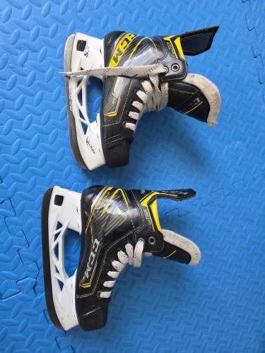 CCM Tacks Vector Pro Hockey Skates Regular Width Pro Stock Size 2.5 (Used)