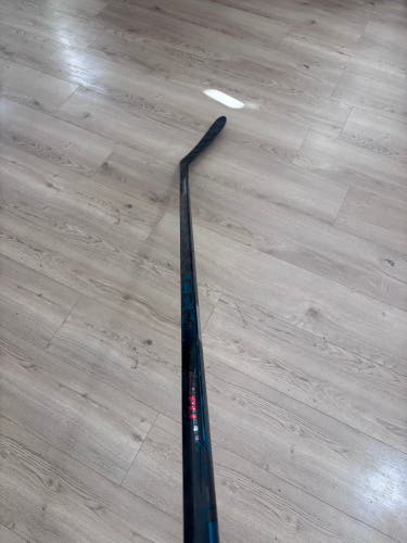 Intermediate CCM Vizion Right Handed Hockey Stick P28M 55 Flex (Used)