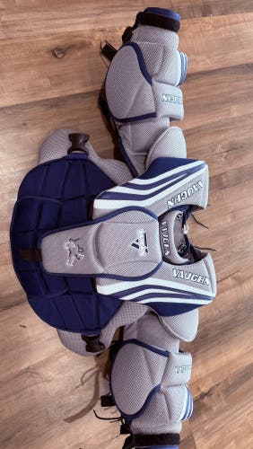 Small Vaughn Ventus SLR Goalie Chest Protector (Used)