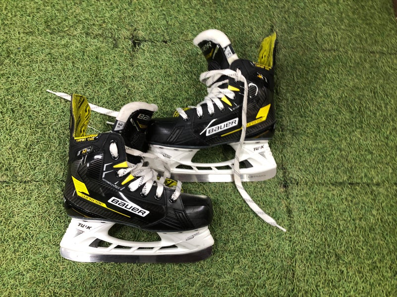 Junior Bauer Supreme M4 Hockey Skates Regular Width Size 3.5 (Used)