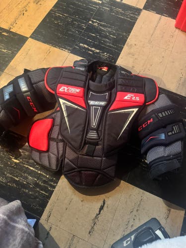 Large CCM Extreme Flex E2.5 Goalie Chest Protector (Used)