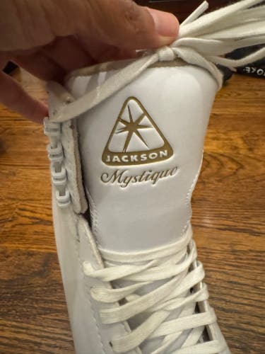 Jackson Ultima Mystique Figure Skates B Adult 7 (Used)
