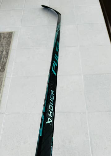 Senior Bauer Pulse RH Hockey Stick P92 87 Flex Pro Stock (New)