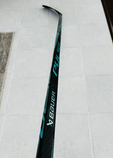 Senior Bauer Pulse RH Hockey Stick P92 87 Flex Pro Stock (New)