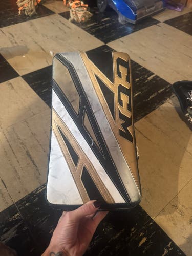 CCM Extreme Flex E4.5 Regular (Used)